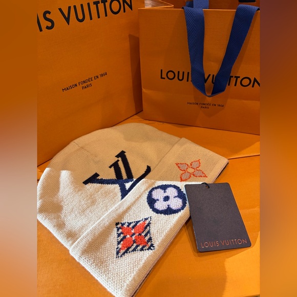 LOUIS VUITTON Cream Knit Beanie with Black, Pink and Orange Accents. NWT. - Picture 4 of 10